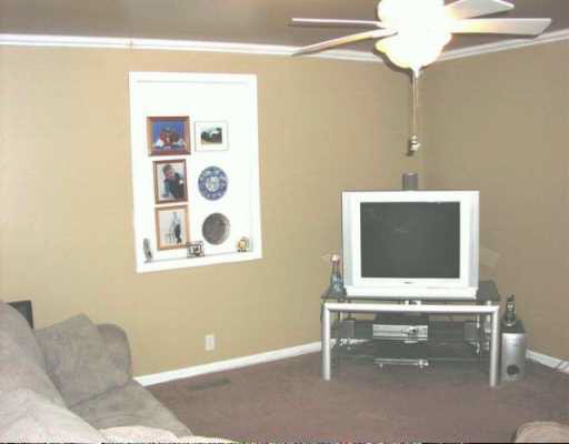734 Woodcliff Dr, South Bend, IN 46615 photo 3