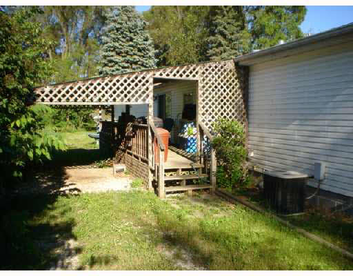 606 Pierce St, Osceola, IN 46561 photo 2