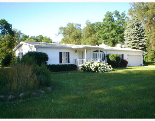 606 Pierce St, Osceola, IN 46561 photo 1