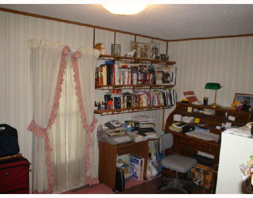 606 Pierce St, Osceola, IN 46561 photo 7