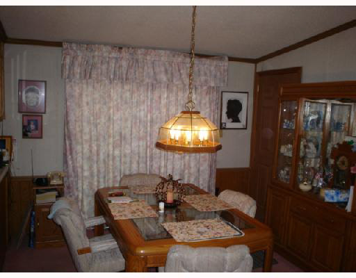 606 Pierce St, Osceola, IN 46561 photo 4