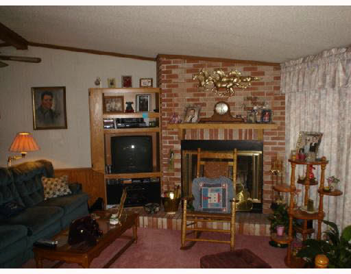 606 Pierce St, Osceola, IN 46561 photo 3