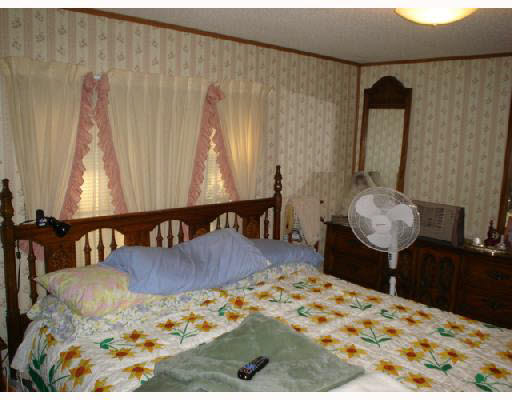 606 Pierce St, Osceola, IN 46561 photo 6