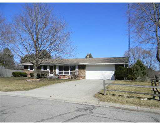 12533 Glen Oak Ln E, Granger, IN 46530 photo 1