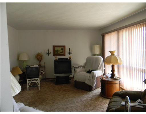 12533 Glen Oak Ln E, Granger, IN 46530 photo 2