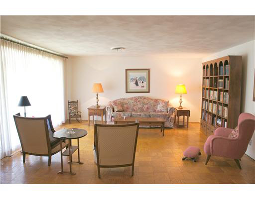 2524 Club Dr, South Bend, IN 46615 photo 2