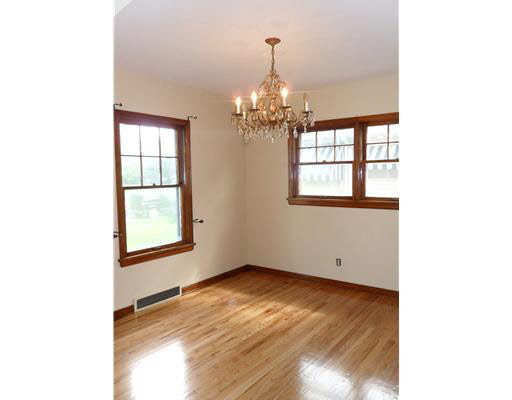 638 Ewing Ave E, South Bend, IN 46613 photo 3