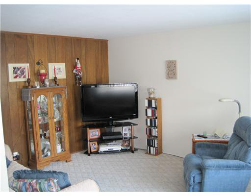 1810 Thornhill Dr, South Bend, IN 46614 photo 3
