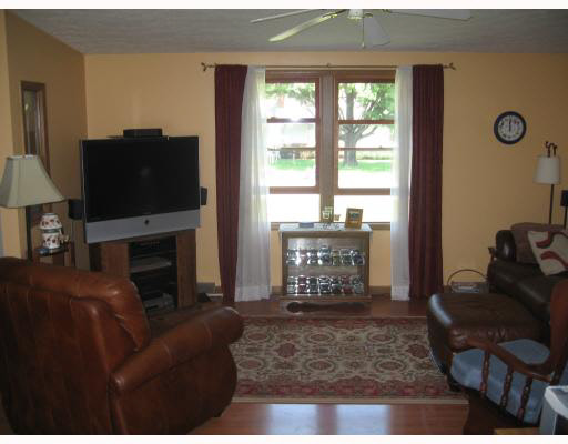 209 Maple St, Walkerton, IN 46574 photo 6