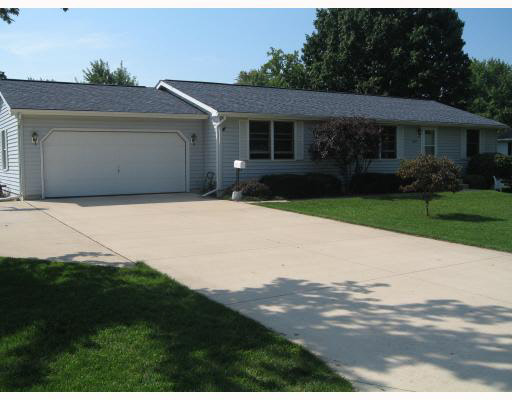 209 Maple St, Walkerton, IN 46574 photo 1