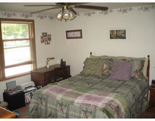 209 Maple St, Walkerton, IN 46574 photo 7