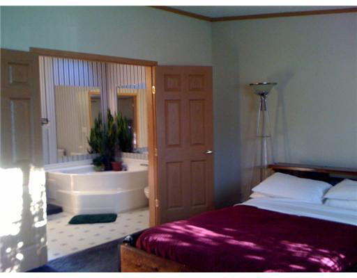 522 Baugo St, Osceola, IN 46561 photo 7