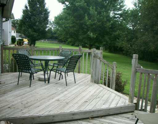 12370 Campfire Dr, Granger, IN 46530 photo 3