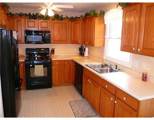 10143 Ashleys Meadow Dr, Granger, IN 46530 photo 5