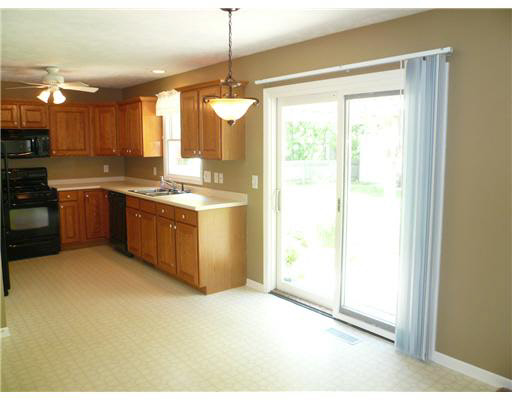 10143 Ashleys Meadow Dr, Granger, IN 46530 photo 4