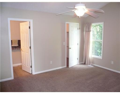 10143 Ashleys Meadow Dr, Granger, IN 46530 photo 8