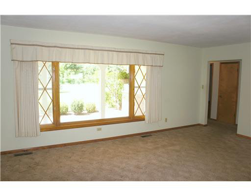54094 Pine Rd, South Bend, IN 46628 photo 2