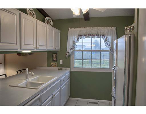 1461 Berkshire Dr, South Bend, IN 46614 photo 4
