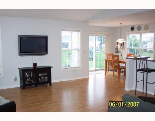 10187 Red Raspberry Ln, Granger, IN 46530 photo 3