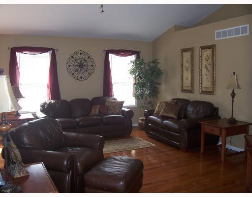 50915 Pine Meadows Dr, Granger, IN 46530 photo 3