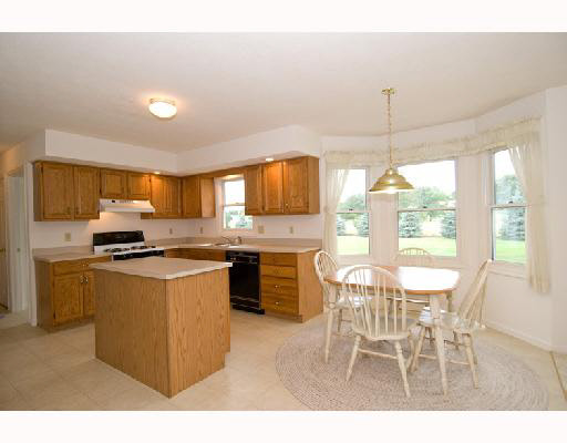 52083 Eagle Chase Dr, Granger, IN 46530 photo 2