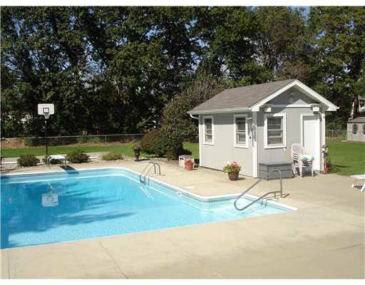 51543 Creekside Dr, Granger, IN 46530 photo 6