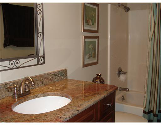 51543 Creekside Dr, Granger, IN 46530 photo 5