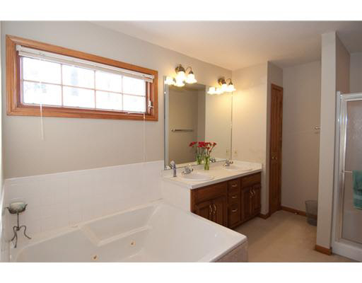 11737 Old Oak Dr, Granger, IN 46530 photo 6