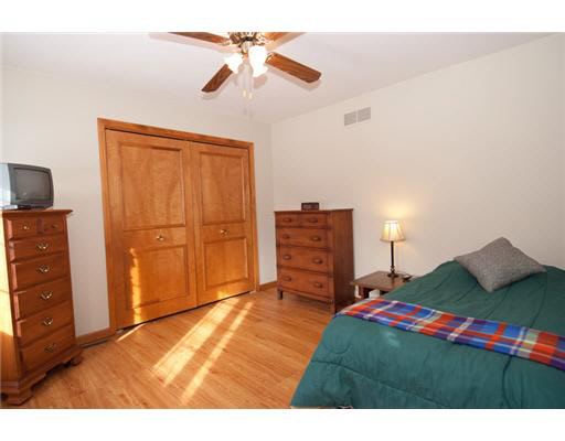 11737 Old Oak Dr, Granger, IN 46530 photo 8