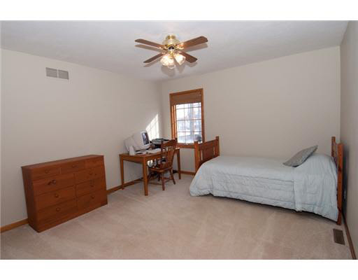 11737 Old Oak Dr, Granger, IN 46530 photo 7