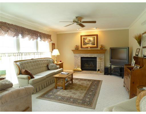 1018 Finch Dr, South Bend, IN 46614 photo 2
