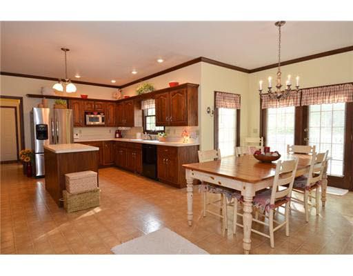 60788 Whispering Hills Dr, South Bend, IN 46614 photo 2