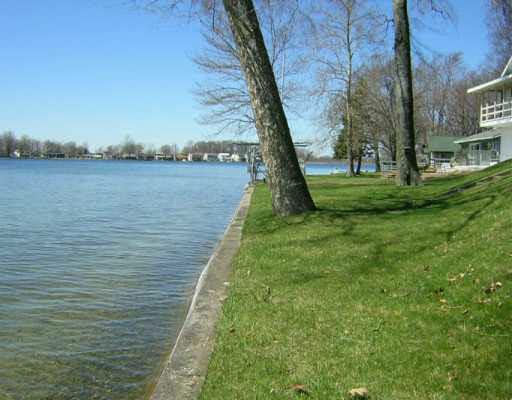 8607 Black Point Rd E, Syracuse, IN 46567 photo 1