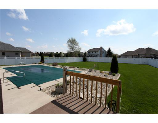 50907 Stonebridge Dr, Granger, IN 46530 photo 12
