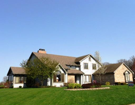 51670 Fox Pointe Ln, Granger, IN 46530 photo 1