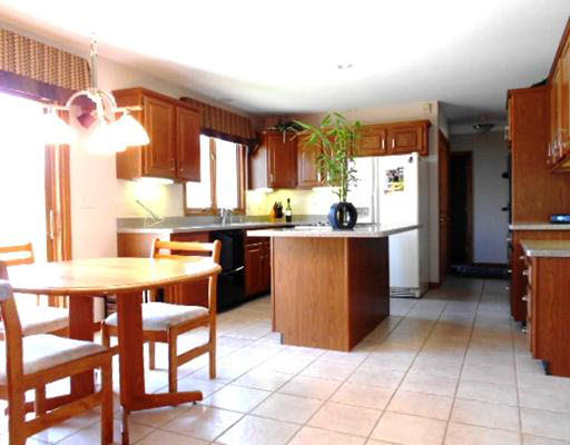 51670 Fox Pointe Ln, Granger, IN 46530 photo 8