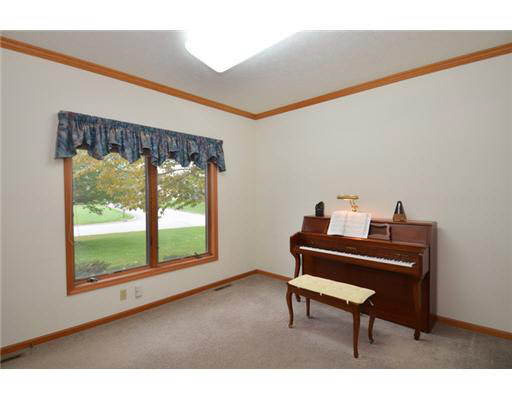 50702 Lakeside Dr, Granger, IN 46530 photo 2