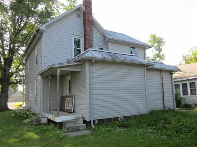 107 N Oak St, Albion, IN 46701 photo 4