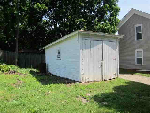 207 S Oak St, Albion, IN 46701 photo 4