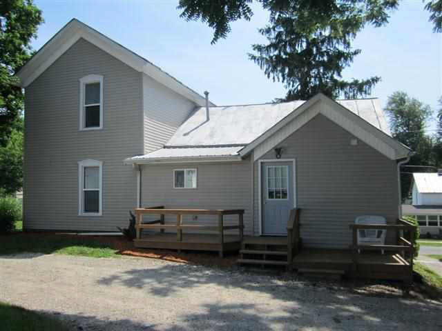 207 S Oak St, Albion, IN 46701 photo 2