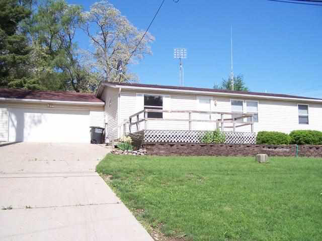 406 Fourth St, Howe, IN 46746 photo 1