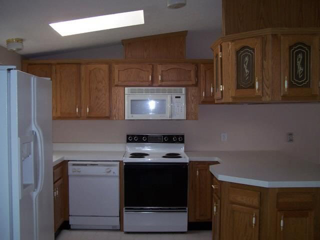 406 Fourth St, Howe, IN 46746 photo 3