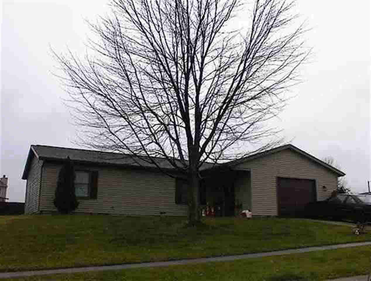 2102 Canyon Dr, Kendallville, IN 46755 photo 1