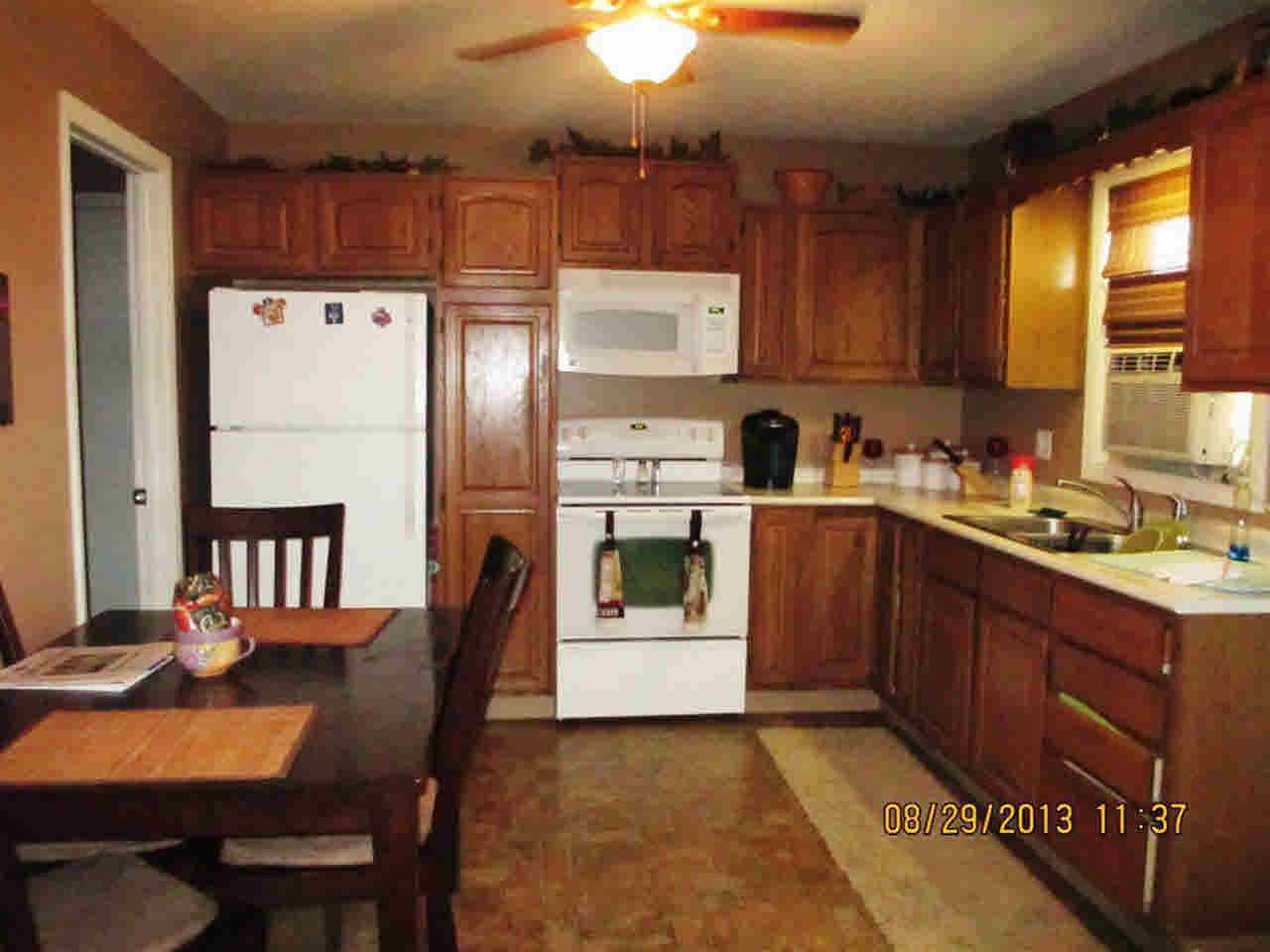 408 Alamosa Dr, Kendallville, IN 46755 photo 8