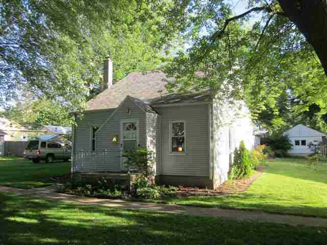 209 E Jefferson St, Albion, IN 46701 photo 1