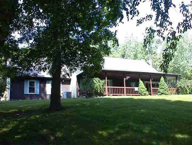 8673 E Circle Dr, Kendallville, IN 46755 photo 2