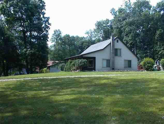 8673 E Circle Dr, Kendallville, IN 46755 photo 3