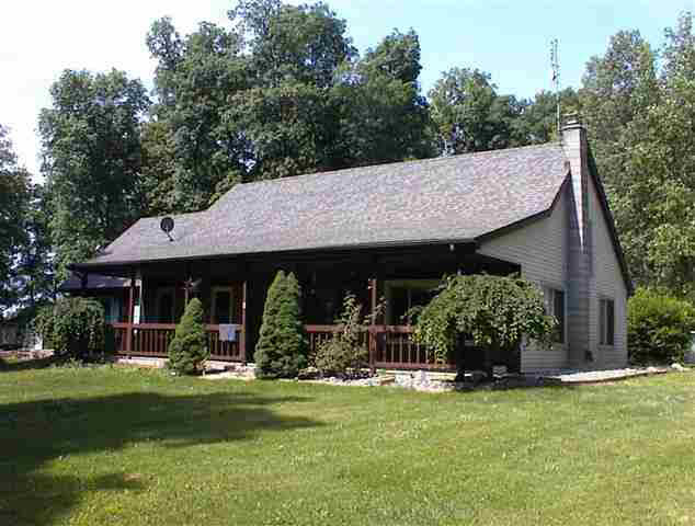 8673 E Circle Dr, Kendallville, IN 46755 photo 1