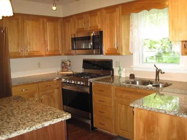 713 Brentwood Cir, Auburn, IN 46706 photo 2