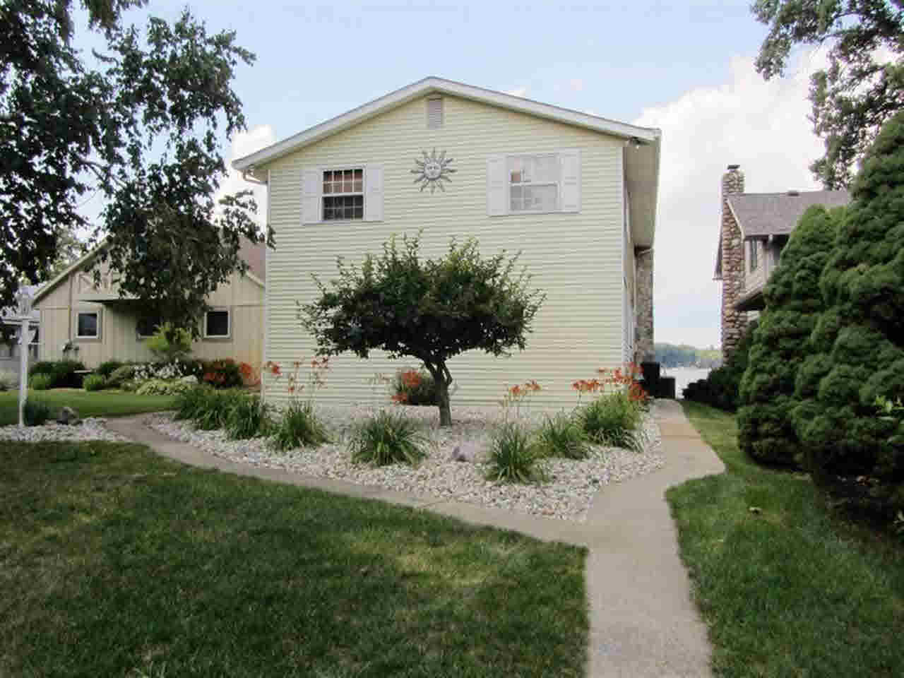 730 S Clear Lake Dr, Fremont, IN 46737 photo 2